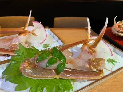 鳥取直送の松葉ガニの刺身