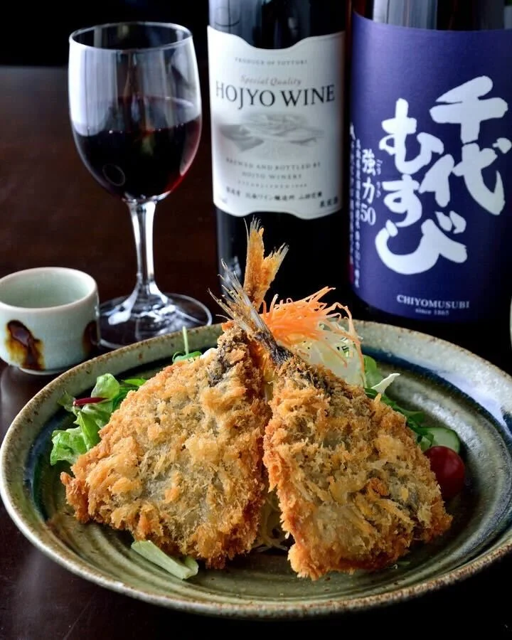 名物アジフライとワイン